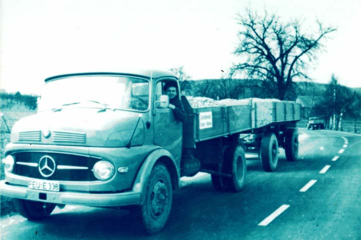 altes Foto des ersten LKW der Firma Gebrüder Reißig